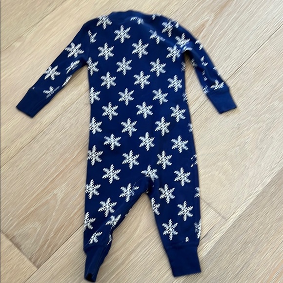 Hanna andersson Navy Snowflake Kids One Piece pajamas 3-6 months - Picture 3 of 3